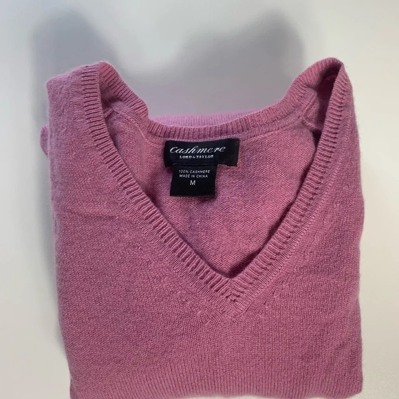 Cashmere Lord & Taylor Long Sleeve V-Neck Pullover Top Size Women’s Medium - Picture 10 of 10
